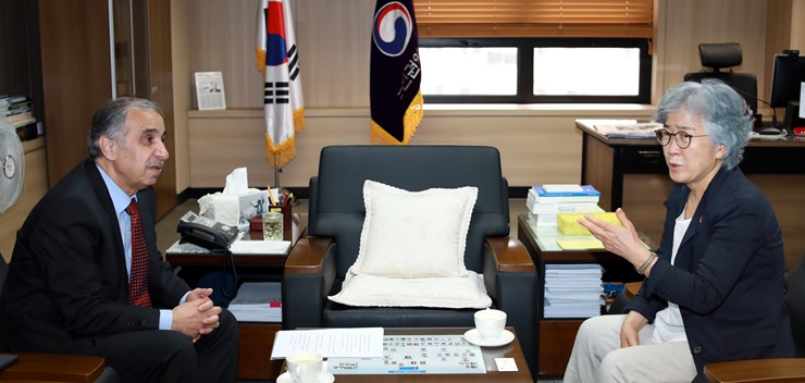 주한 요르단 대사와 면담하는 박은정 국민권익위원장