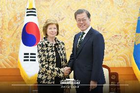 President Moon Jae In met with Chair Huguette Labelle of the IACC