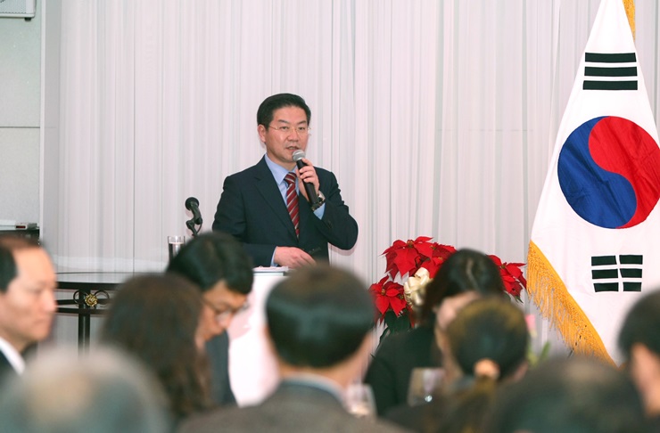 성영훈 국민권익위원장이 10일 오후 서울 양재동 엘타워에서 한국범죄방지재단 주최로 열린 제35회 학술강연회에서 '청렴생태계 실현을 위한 전략과 전술'을 주제로 기조강연을 하고 있다.